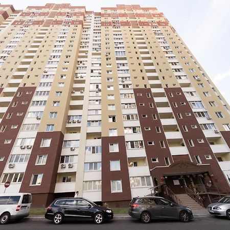 Новая Квартира Переулок Ясиноватский 11 Kyiv Exterior photo