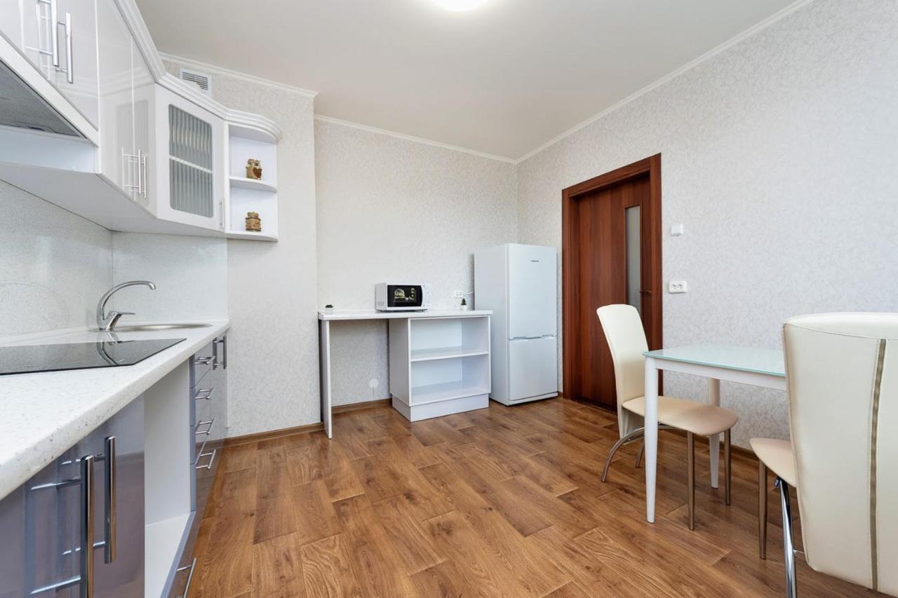 Новая Квартира Переулок Ясиноватский 11 Kyiv Exterior photo