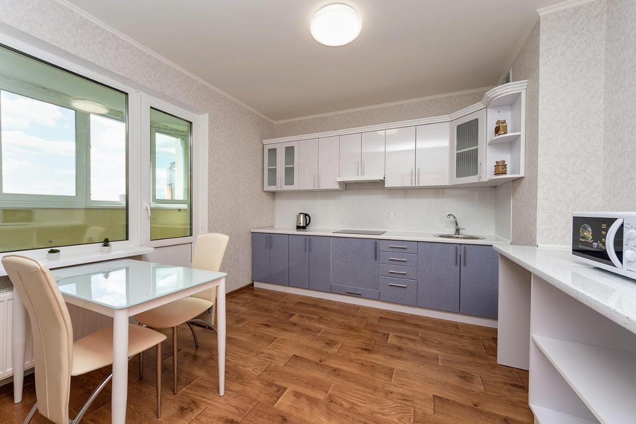 Новая Квартира Переулок Ясиноватский 11 Kyiv Exterior photo